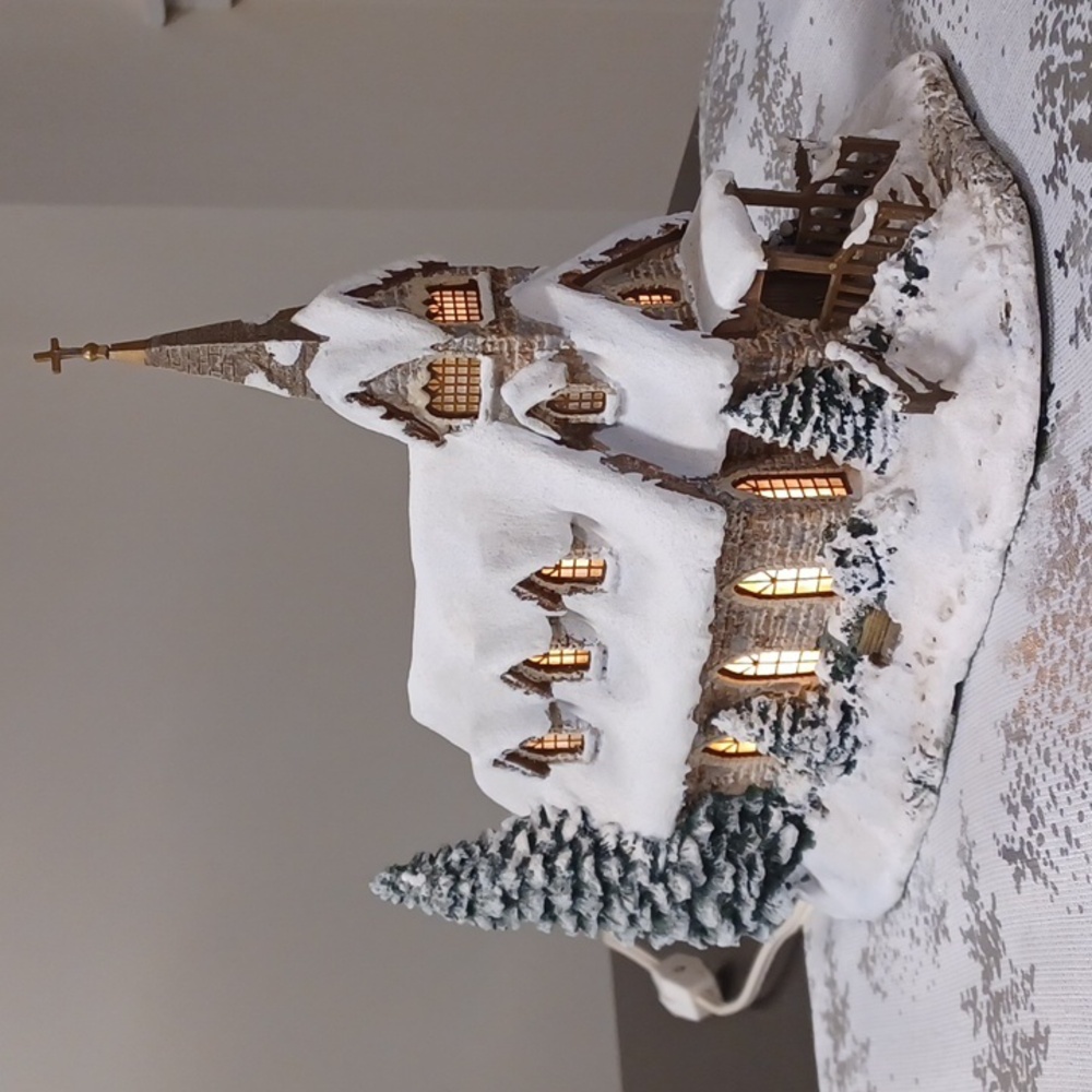 Thomas Kinkade Snowy Church Holiday Decor - White and Brown